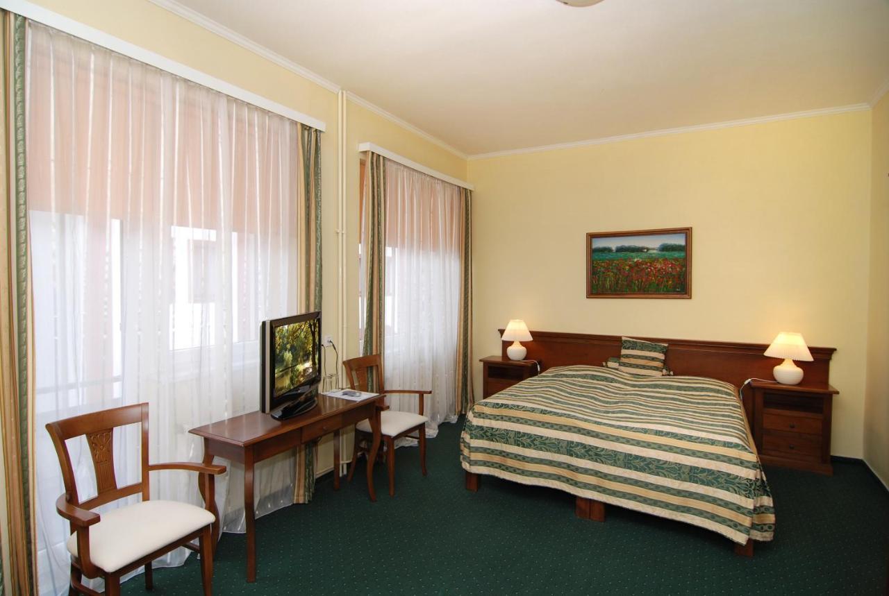 Hotel Bila Ruze Písek Exterior foto